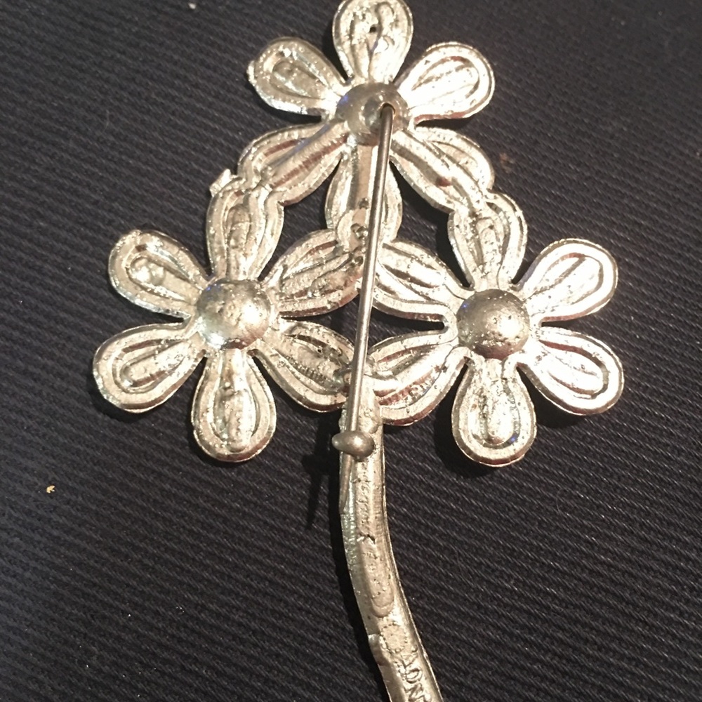 3 Daisy Pin Brooch - Picture 4 of 15